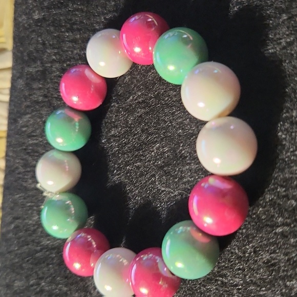 Hand crafted beaded bracelet - Picture 1 of 4